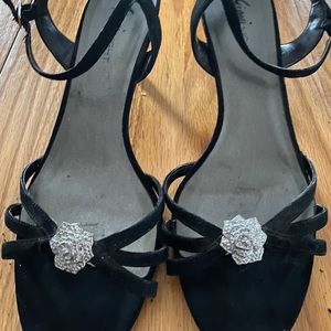 Fioni Night Black heals